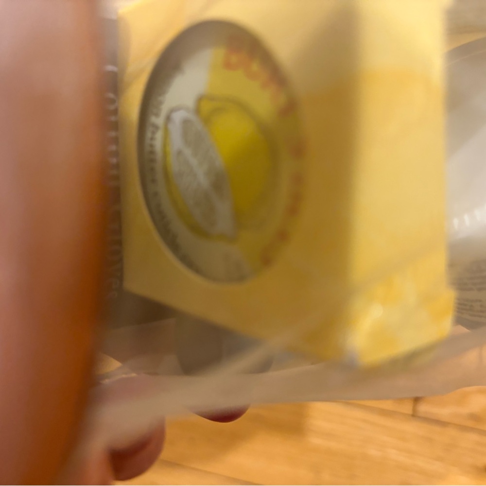 Burt's Bees Hand Care Set in Yellow and Cream - Picture 5 of 9
